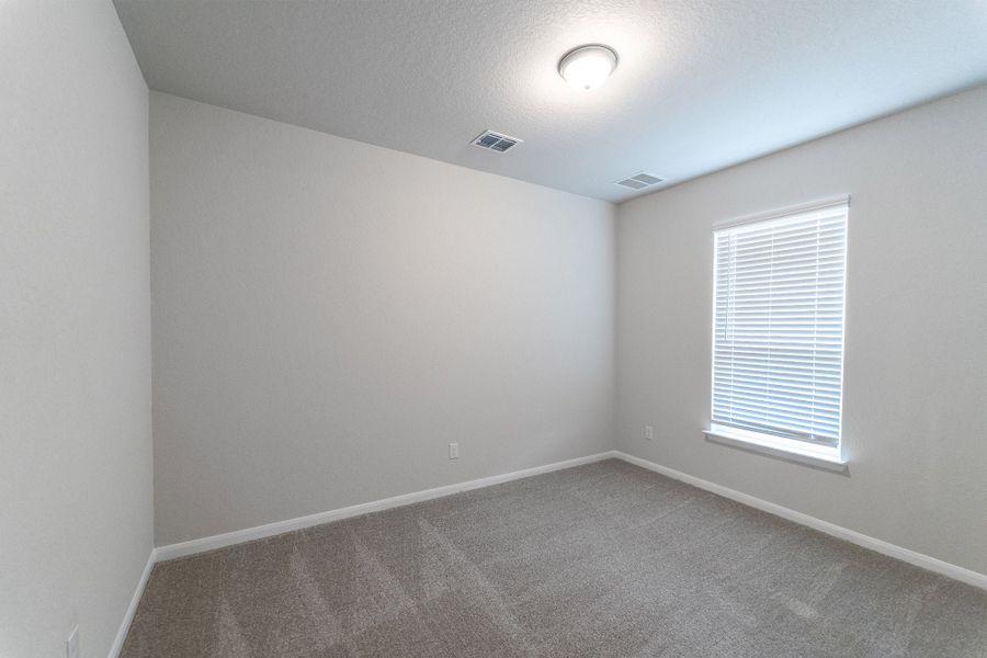 Spacious, unfurnished interior of a new home in Arcadia Ridge, San Antonio (Image 15).