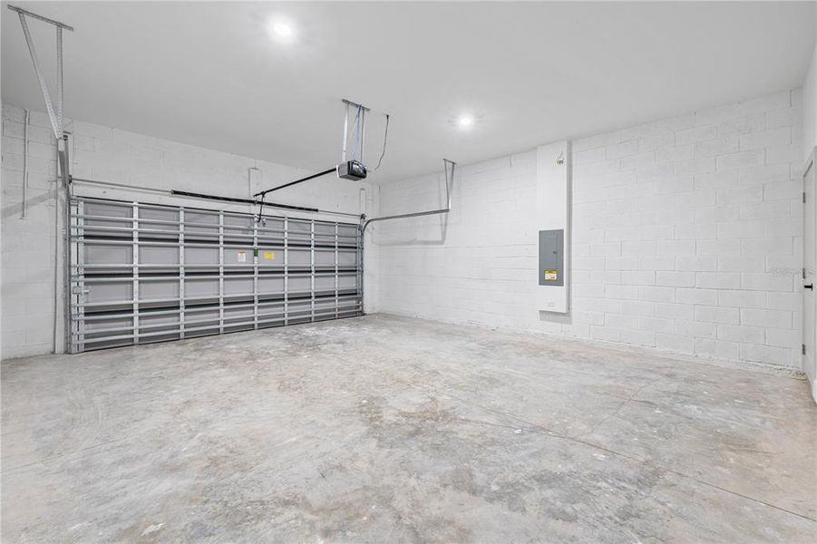 Spacious, unfurnished interior of a new home in , Port Charlotte (Image 34).