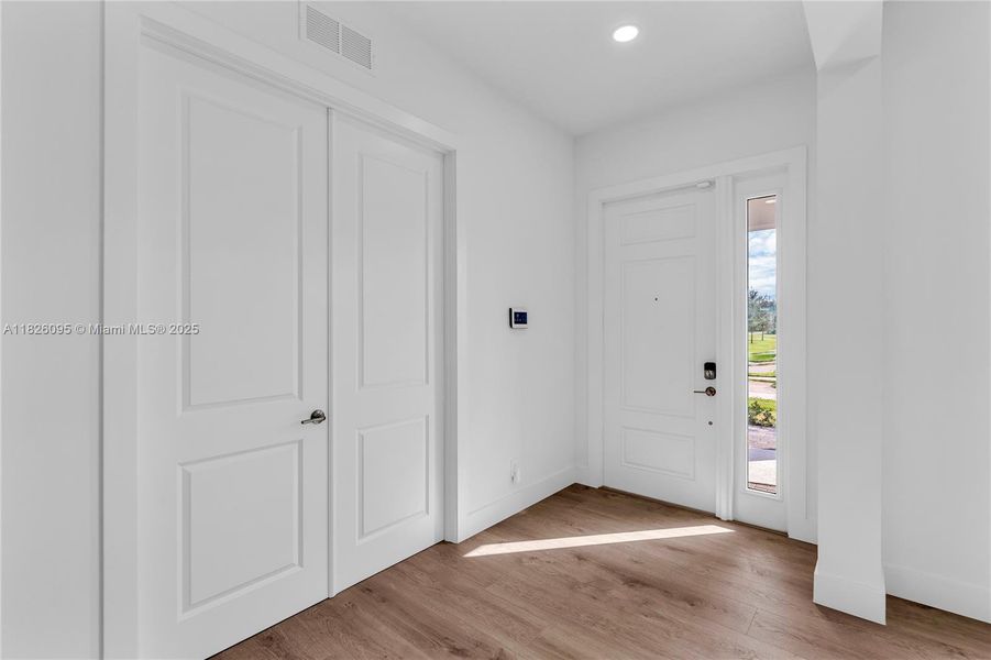 Spacious, unfurnished interior of a new home in Arden: The Waterford Collection, Loxahatchee (Image 24).