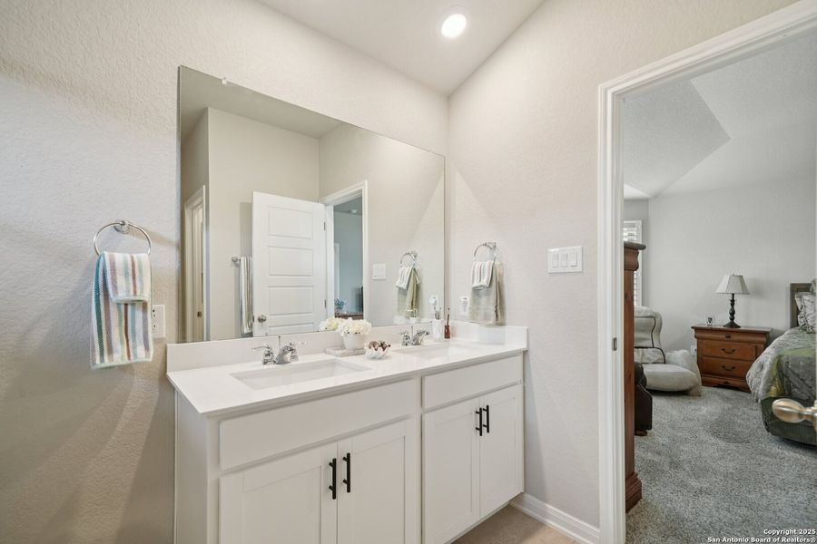 Furnished interior view inside a new home in Meyers Landing, New Braunfels (Image 12).