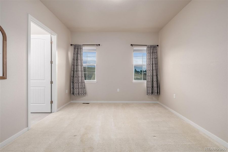 Spacious, unfurnished interior of a new home in Silver Leaf, Littleton (Image 20).