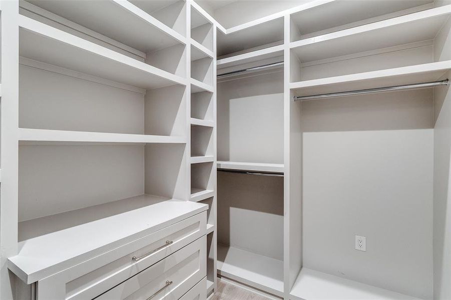 Furnished interior view inside a new home in , Dallas (Image 6).