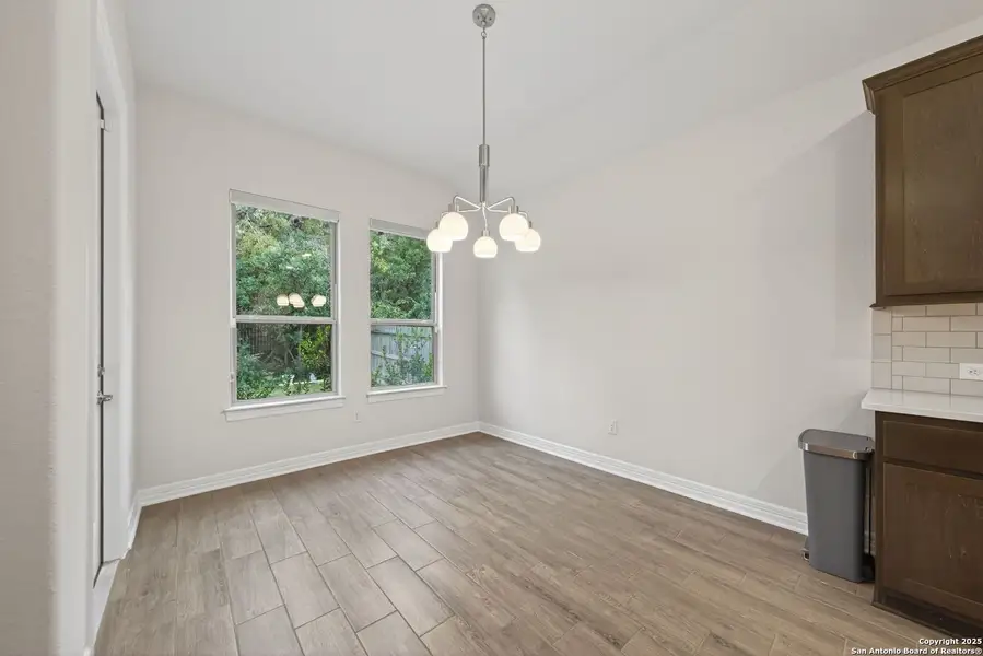 Spacious, unfurnished interior of a new home in Cibolo Crossing, Universal City (Image 32).