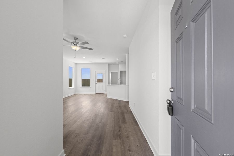 Spacious, unfurnished interior of a new home in Arroyo Ranch, Seguin (Image 13).