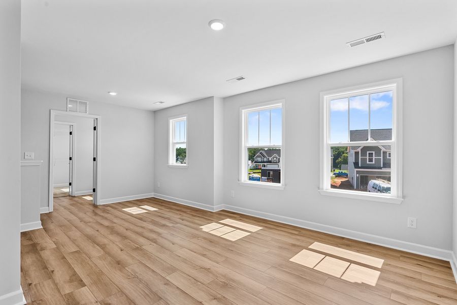 Spacious, unfurnished interior of a new home in Hanes Lake, Winston-Salem (Image 32).