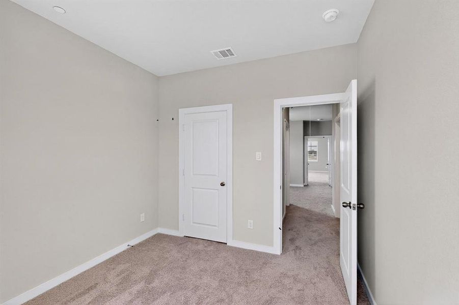 Spacious, unfurnished interior of a new home in Solterra Texas, Mesquite (Image 21).