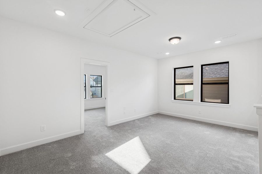 Spacious, unfurnished interior of a new home in The Meadows at Imperial Oaks, Conroe (Image 21).