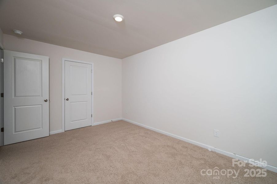 Spacious, unfurnished interior of a new home in Mills at Long Creek, Dallas (Image 19).