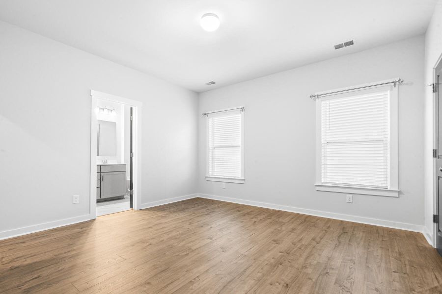 Spacious, unfurnished interior of a new home in , Summerville (Image 49).