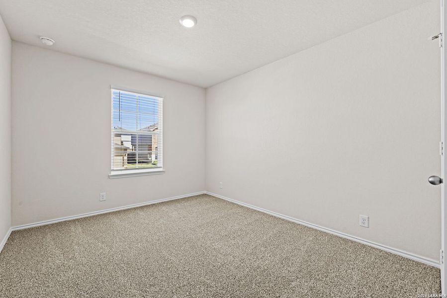 Spacious, unfurnished interior of a new home in Redbird Ranch, San Antonio (Image 27).