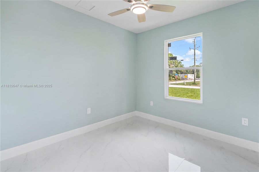 Spacious, unfurnished interior of a new home in , Lehigh Acres (Image 10).