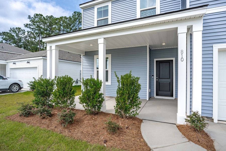 Exterior details and patio area of a home in Bradford Pointe, Summerville (Image 20).