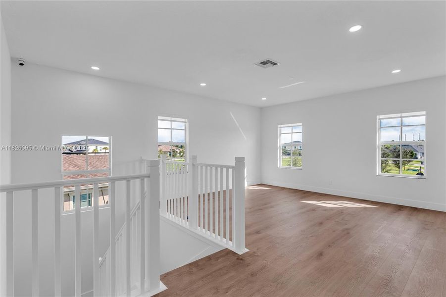 Spacious, unfurnished interior of a new home in Arden: The Waterford Collection, Loxahatchee (Image 44).