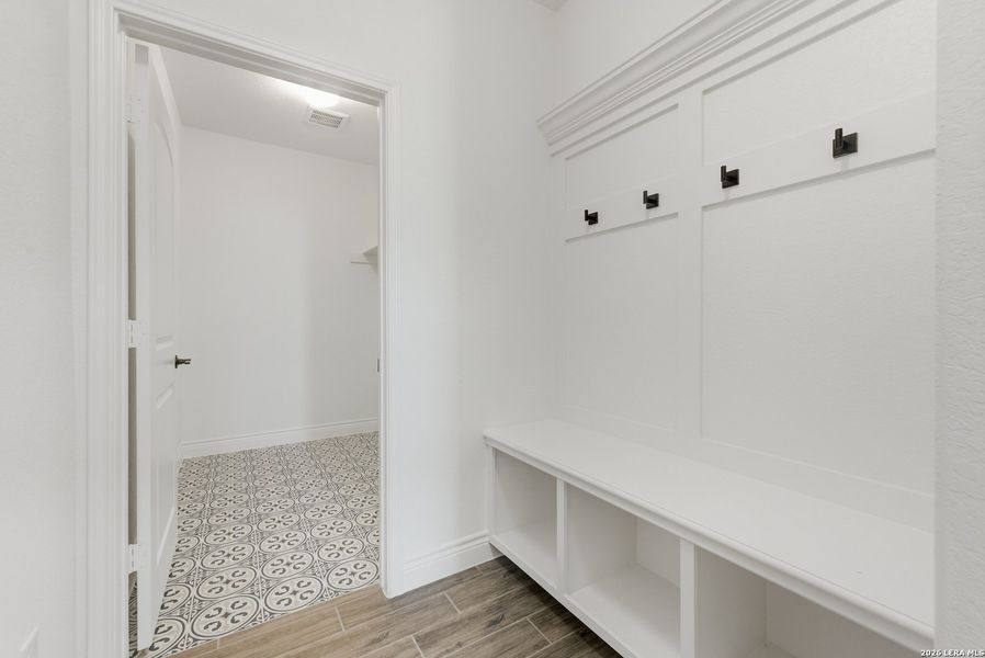 Spacious, unfurnished interior of a new home in Bison Ridge, San Antonio (Image 16).