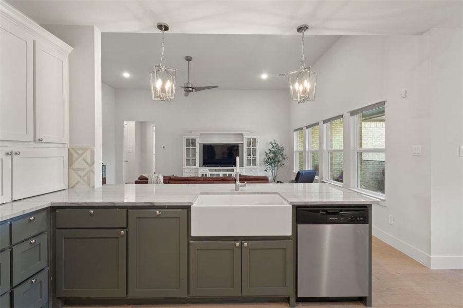 Apron Front Sink and Trash Can Pull out Drawer