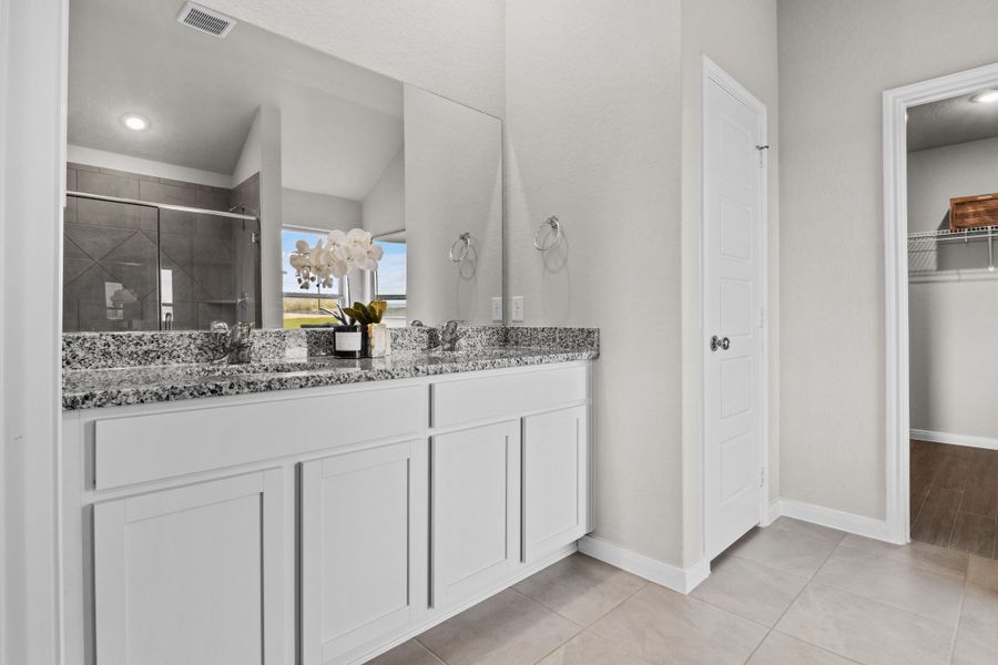 Owner's Bathroom Owner's Bathroom
