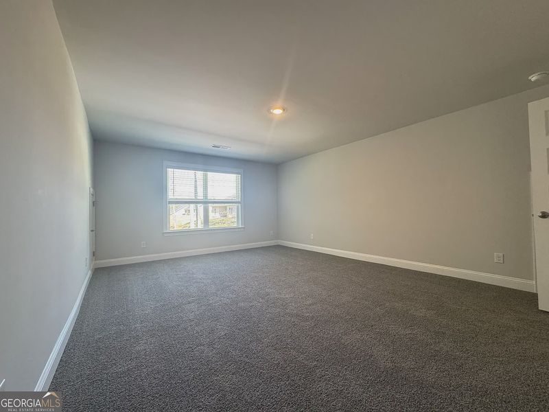 Spacious, unfurnished interior of a new home in Tuscany Hills, Douglasville (Image 25).