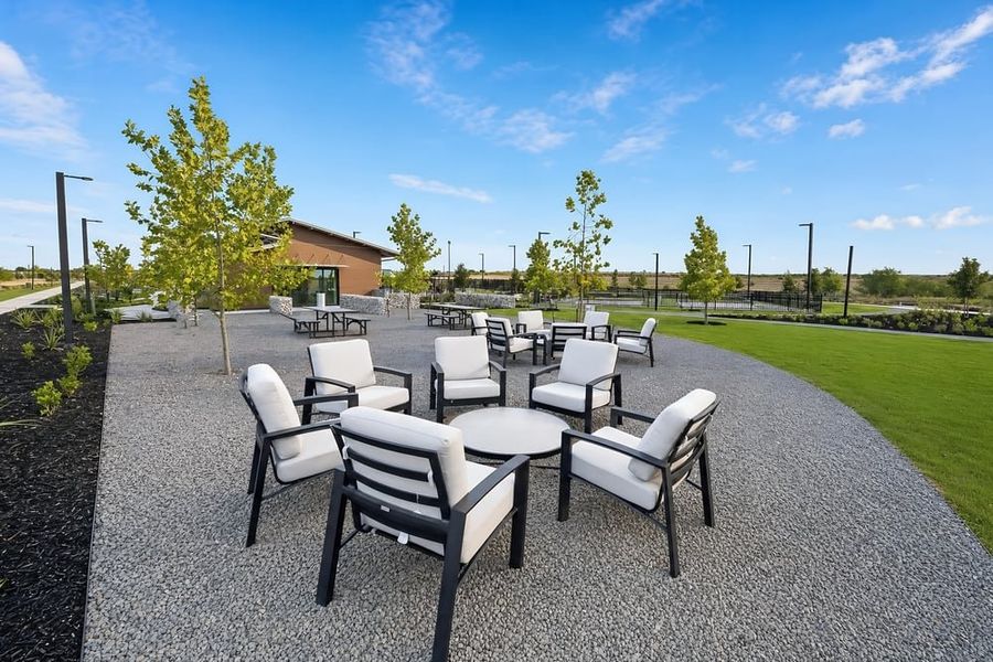 Community amenities in Longview, Del Valle (Image 9).
