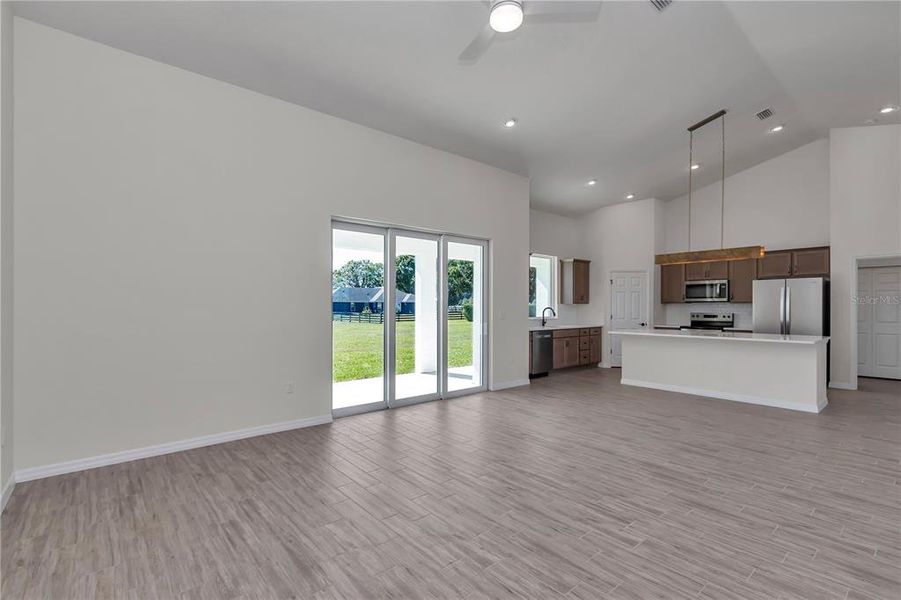 Spacious, unfurnished interior of a new home in , Ocala (Image 18).