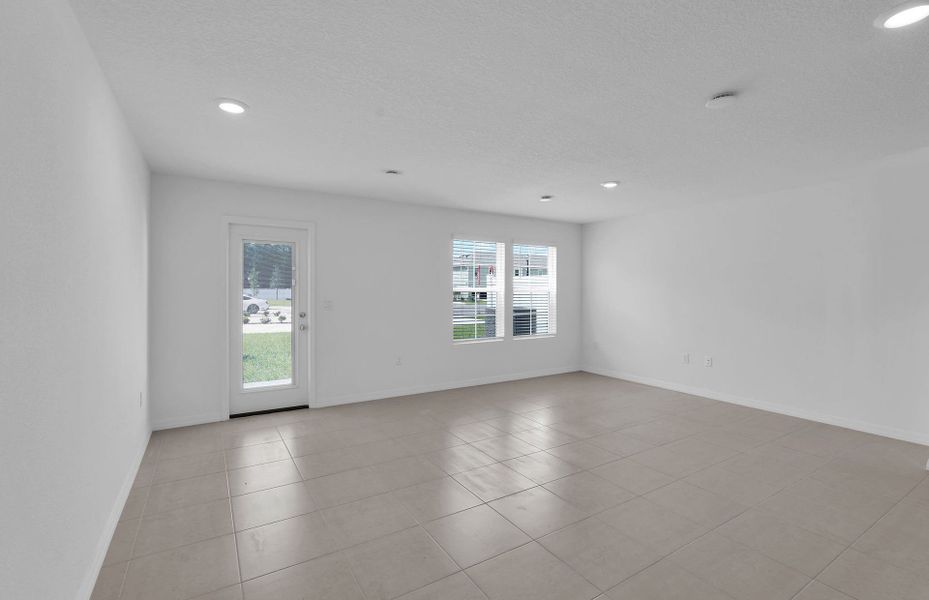 Spacious, unfurnished interior of a new home in Normandy Pines, Jacksonville (Image 18).