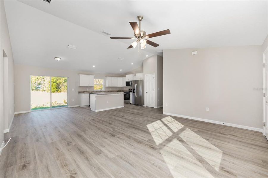 Spacious, unfurnished interior of a new home in , Dunnellon (Image 12).