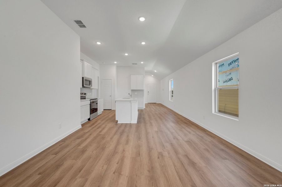 Spacious, unfurnished interior of a new home in Park Place, New Braunfels (Image 35).