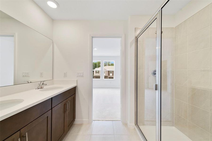 Furnished interior view inside a new home in Towns at Greenleaf, Oviedo (Image 8).