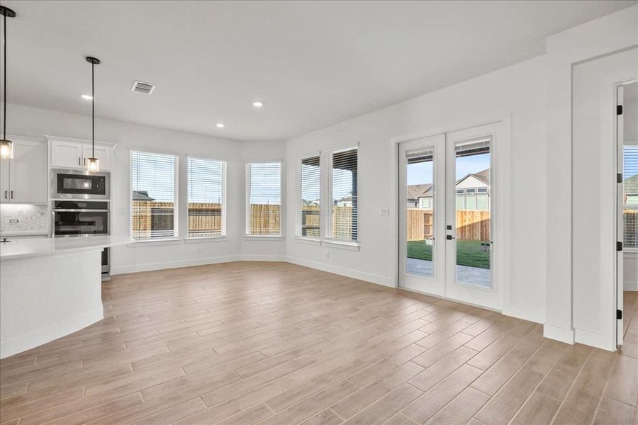 Spacious, unfurnished interior of a new home in Village at Three Oaks, Seguin (Image 27). Spacious, unfurnished interior of a new home in Village at Three Oaks, Seguin (Image 27).