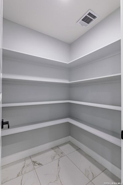 Spacious, unfurnished interior of a new home in , Harlingen (Image 35).