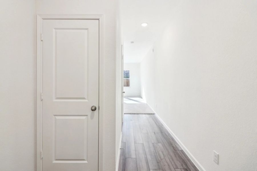 Representative unfurnished interior of a home built from the Endeavor by Starlight Homes in Sunrise at Arbor Ridge, La Vergne (Image 15).