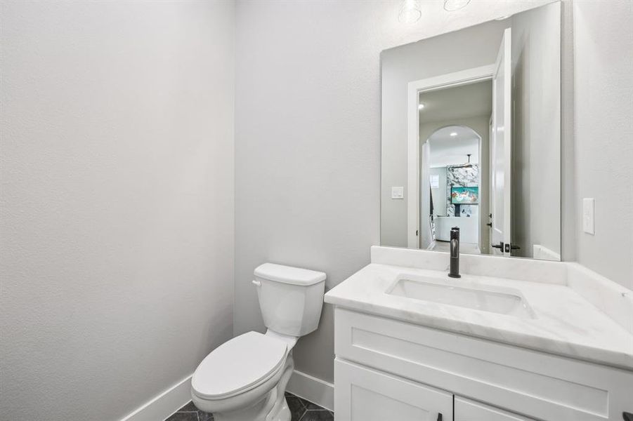 Furnished interior view inside a new home in , Grapevine (Image 15).