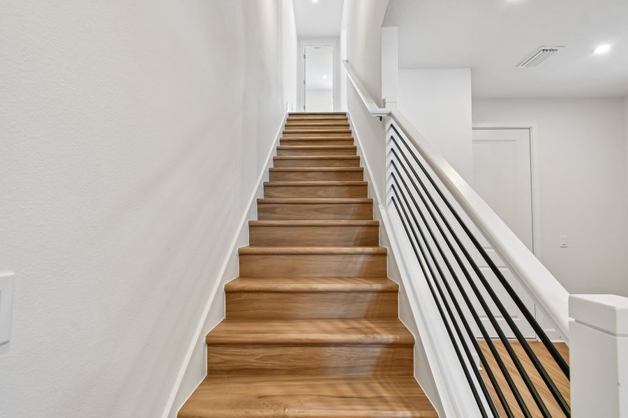 Spacious, unfurnished interior of a new home in EvenTide, New Smyrna Beach (Image 13).
