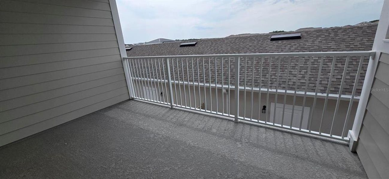 Exterior details and patio area of a home in , Winter Garden (Image 3).