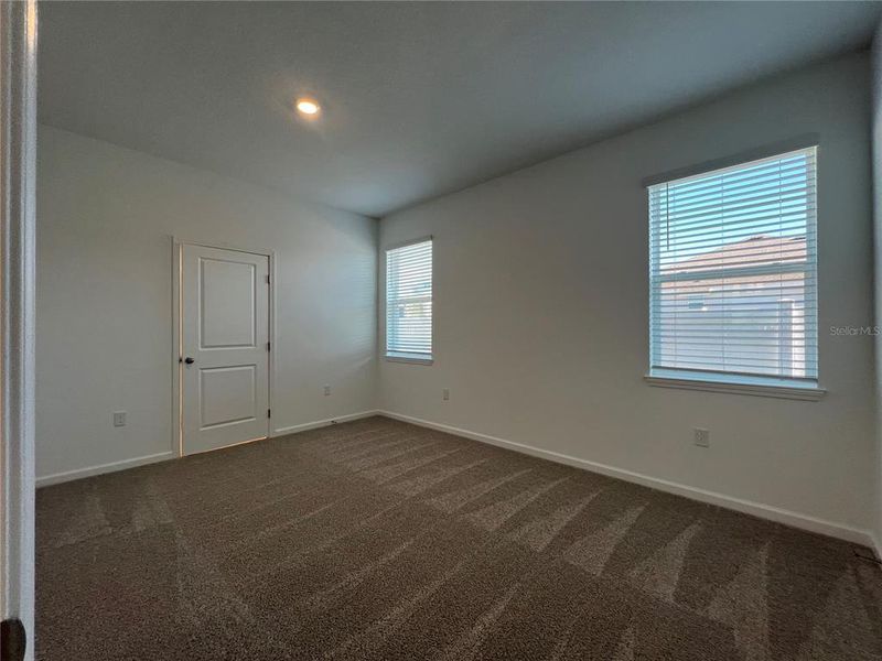 Spacious, unfurnished interior of a new home in Hills of Minneola, Minneola (Image 8).