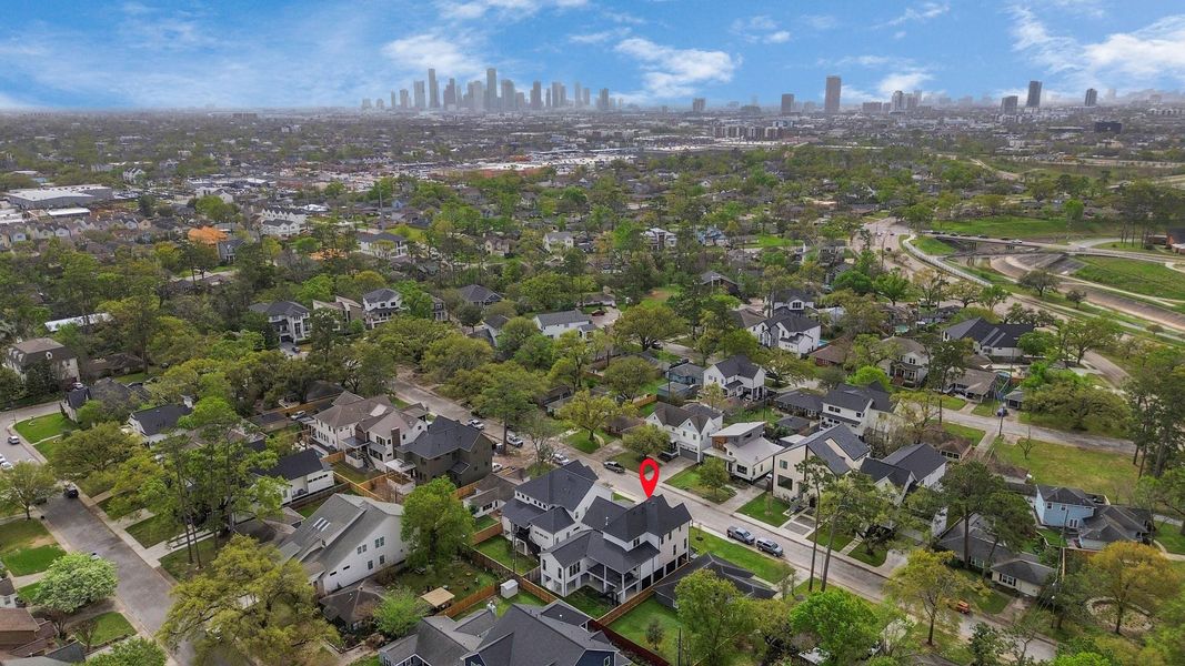 Perfectly situated in Timbergrove Manor, this home offers the ideal combination of peaceful suburban living and convenient city access, just minutes away from the vibrant energy and amenities of Downtown Houston.