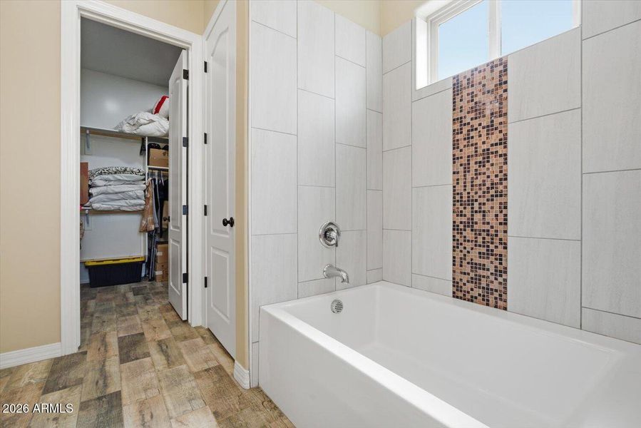 24-MasterBath_2 24-MasterBath_2