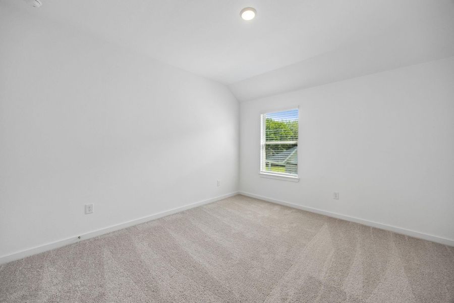 Spacious, unfurnished interior of a new home in Ellerden, Tomball (Image 22).