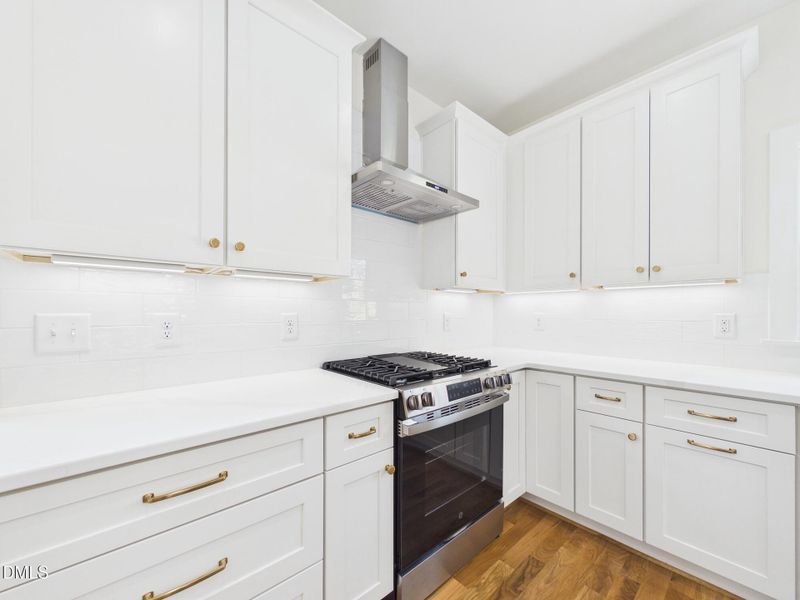 CAM01608G0-PR0128-STILL032