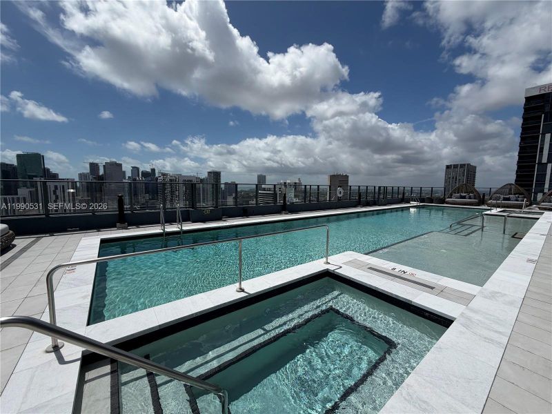 Community amenities in , Miami (Image 36).