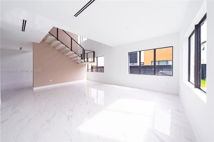 Spacious, unfurnished interior of a new home in , Miami (Image 40).