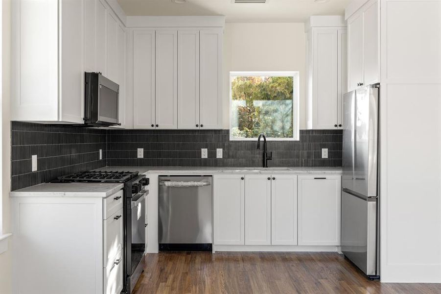 Guest House FULL Kitchen Guest House FULL Kitchen