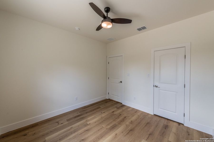 Spacious, unfurnished interior of a new home in , Canyon Lake (Image 33).