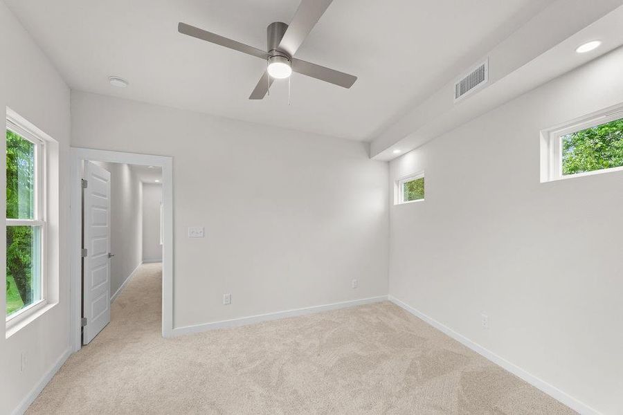 Spacious, unfurnished interior of a new home in , Dallas (Image 24).
