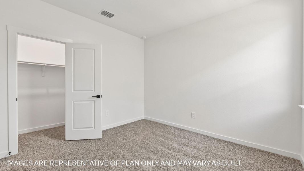 Spacious, unfurnished interior of a new home in Rosenbusch Ranch, Leander (Image 37).