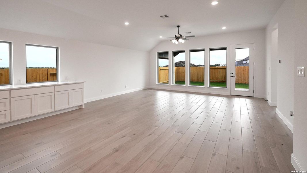 Spacious, unfurnished interior of a new home in Meadows of Mill Creek, Seguin (Image 20).