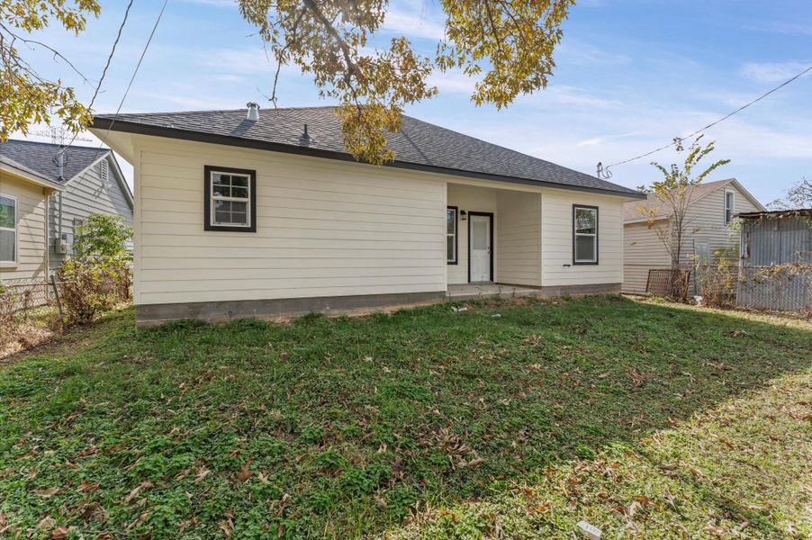 Exterior details and patio area of a home in , Galena Park (Image 19).