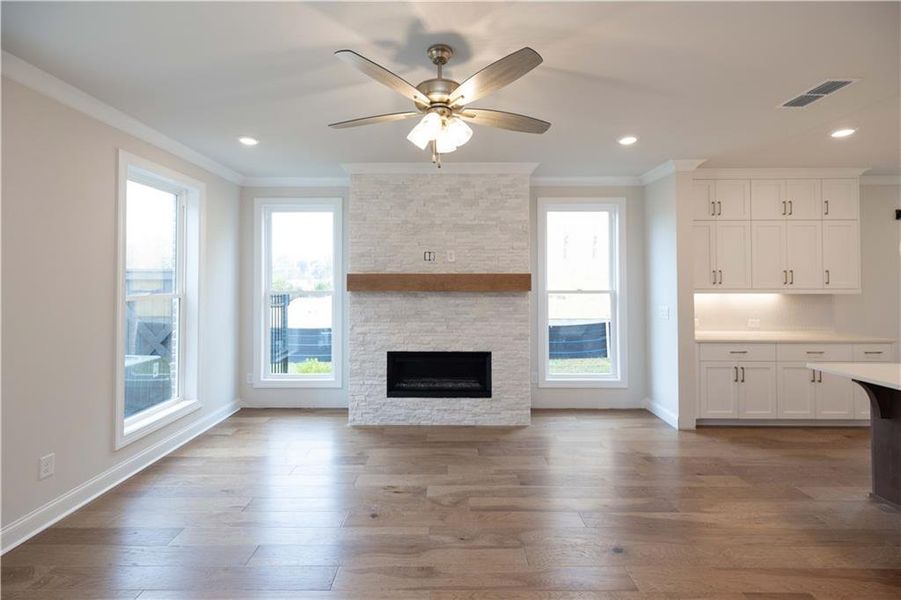 Spacious, unfurnished interior of a new home in Ward's Crossing Townhomes, Johns Creek (Image 18).