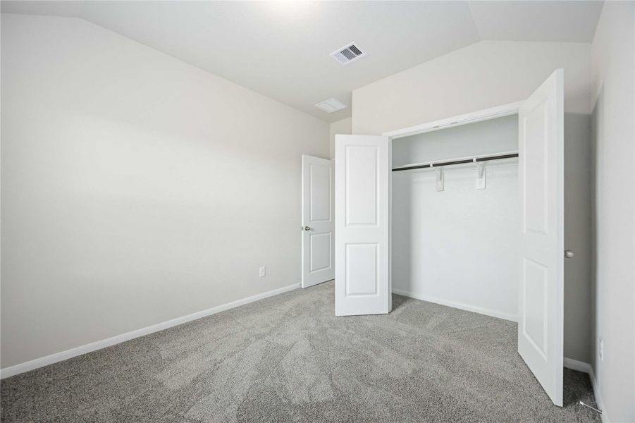 Spacious, unfurnished interior of a new home in Sunterra, Katy (Image 25).