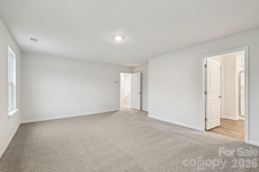 Spacious, unfurnished interior of a new home in Laurelbrook, Sherrills Ford (Image 17).