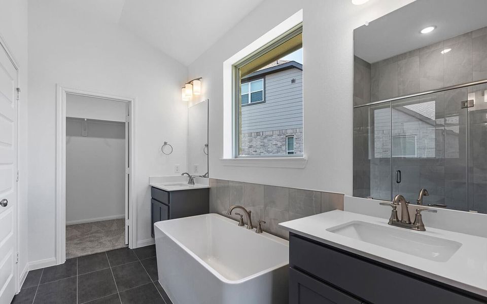 Representative furnished interior of a home built from the Oberlin by Brookfield Residential in 50' Traditional Homes at Elyson, Katy (Image 7).
